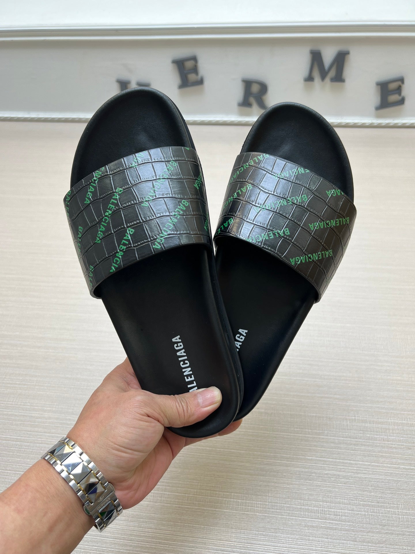54J99Z Popular slippers