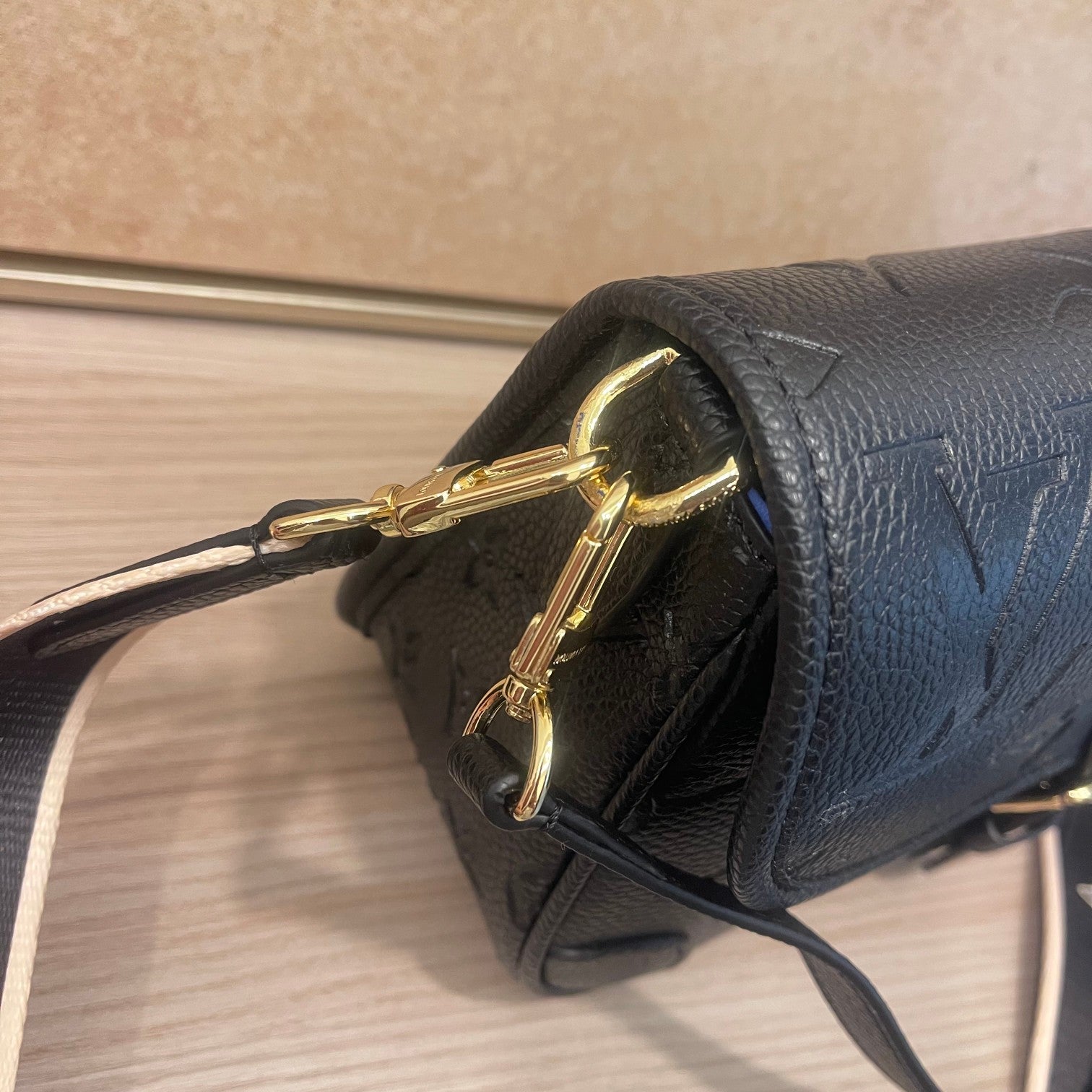 2XE028B Popular leather bag 