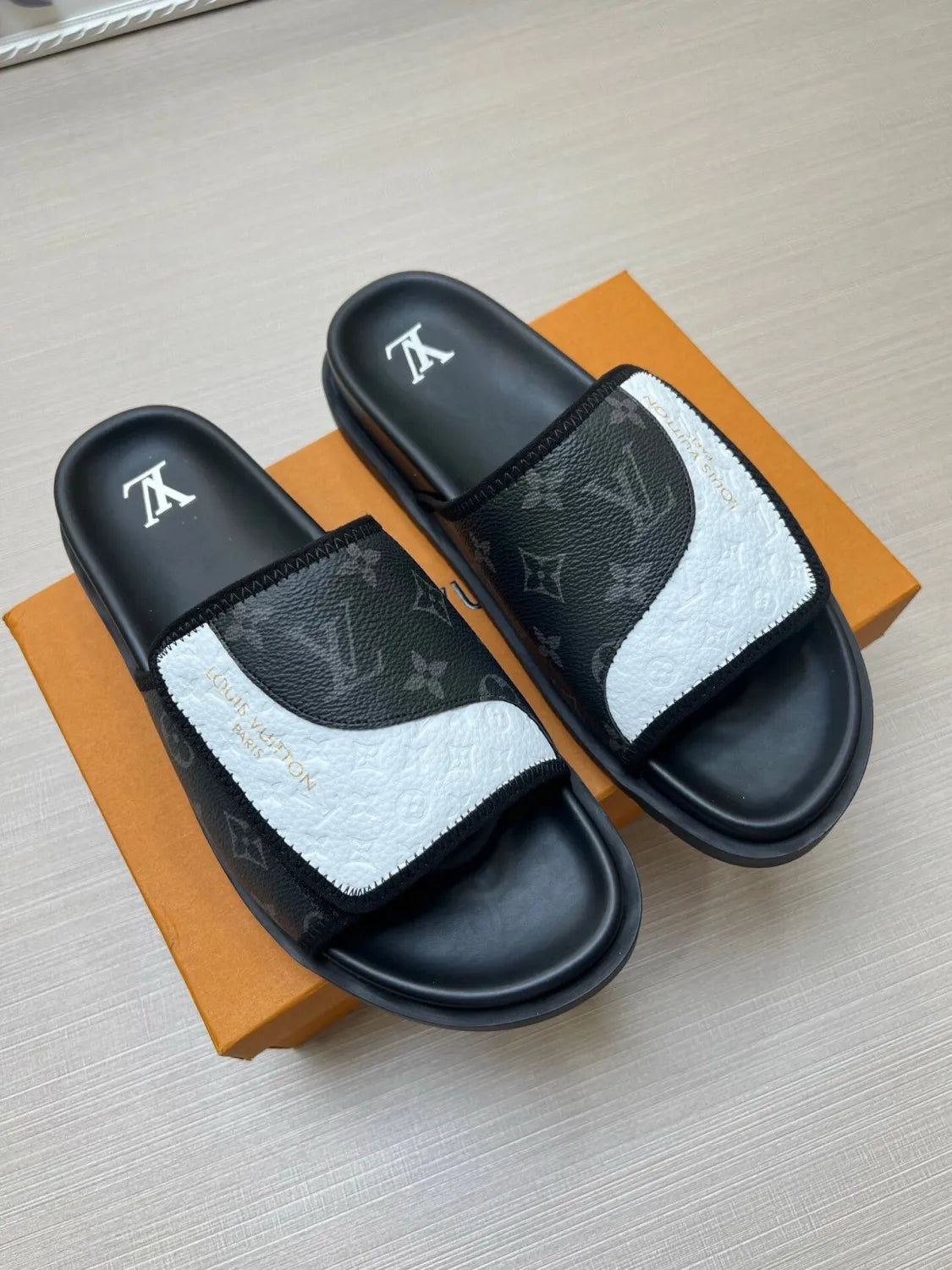 5WE250Z Popular Slippers