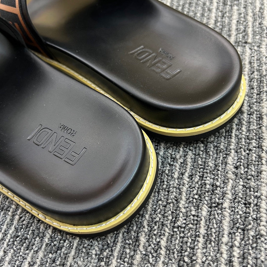 5YF111Z Popular Slippers