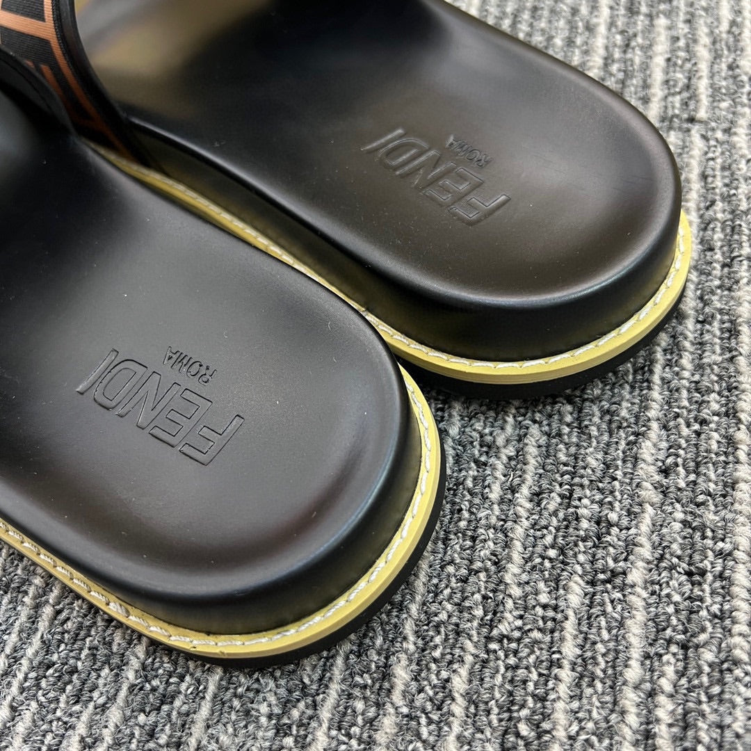 5YF111Z Popular Slippers