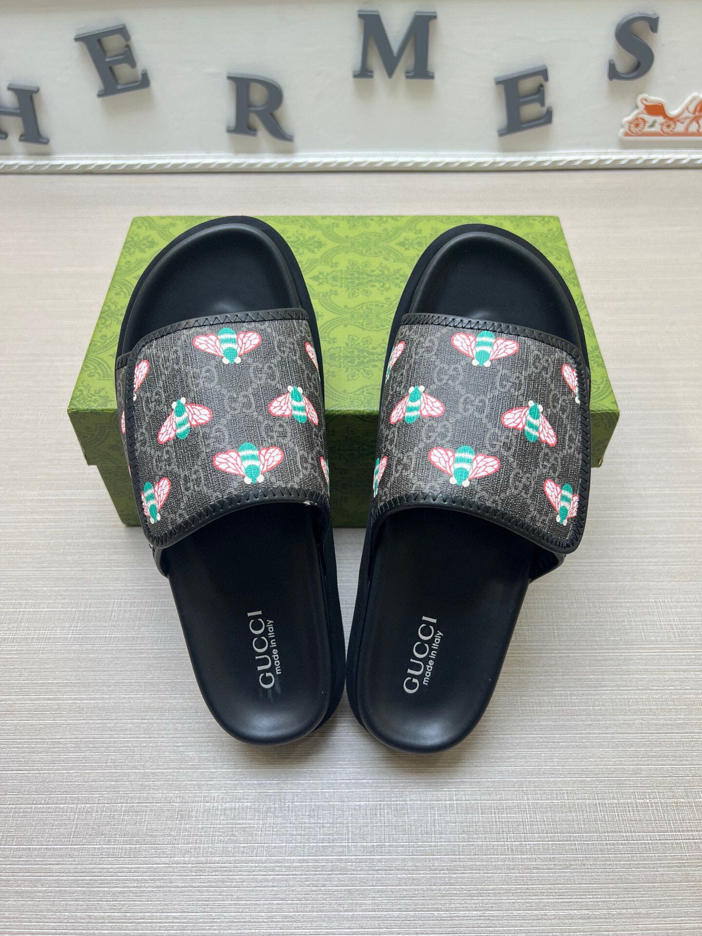5WB240Z Popular Slippers