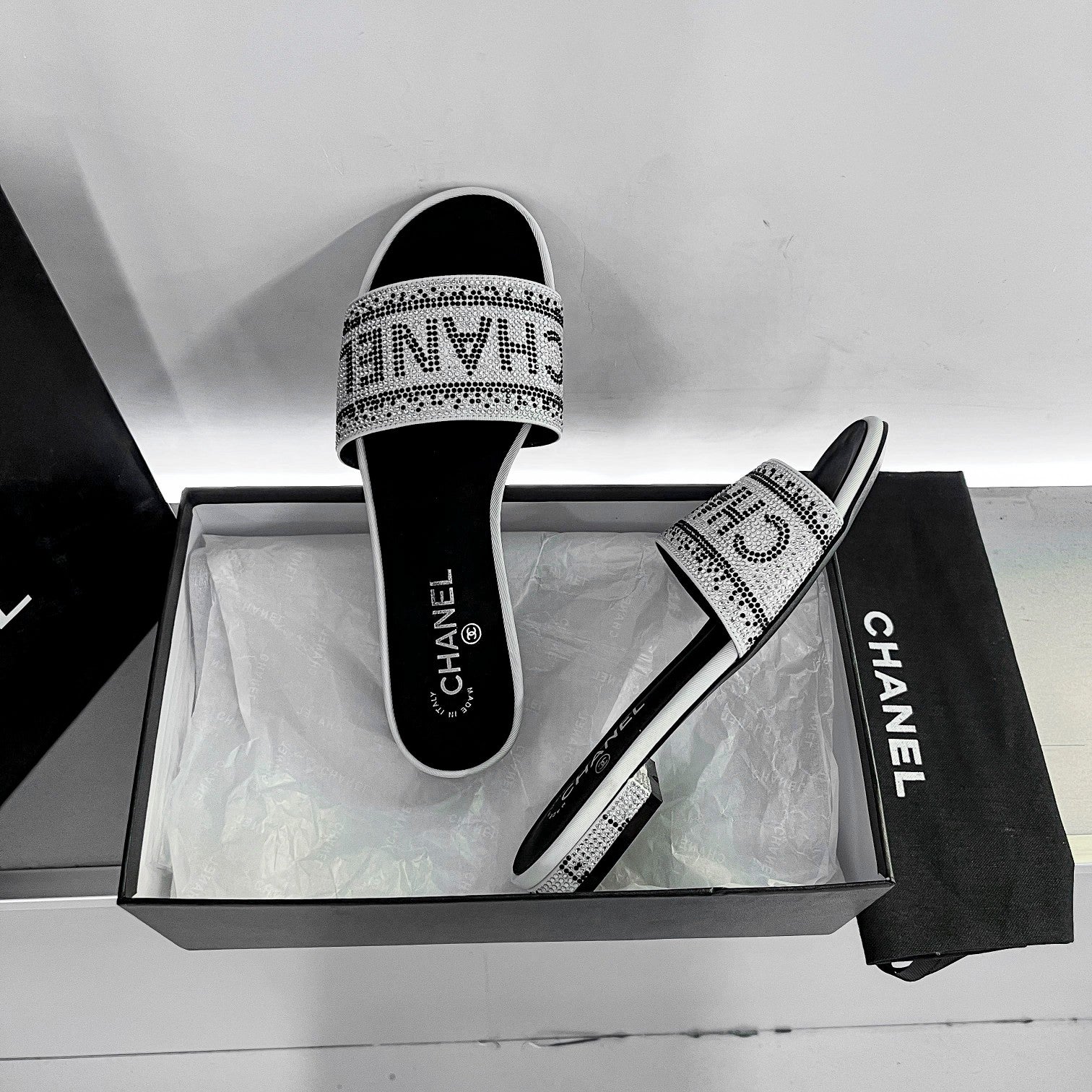 14C57Z Popular sandals