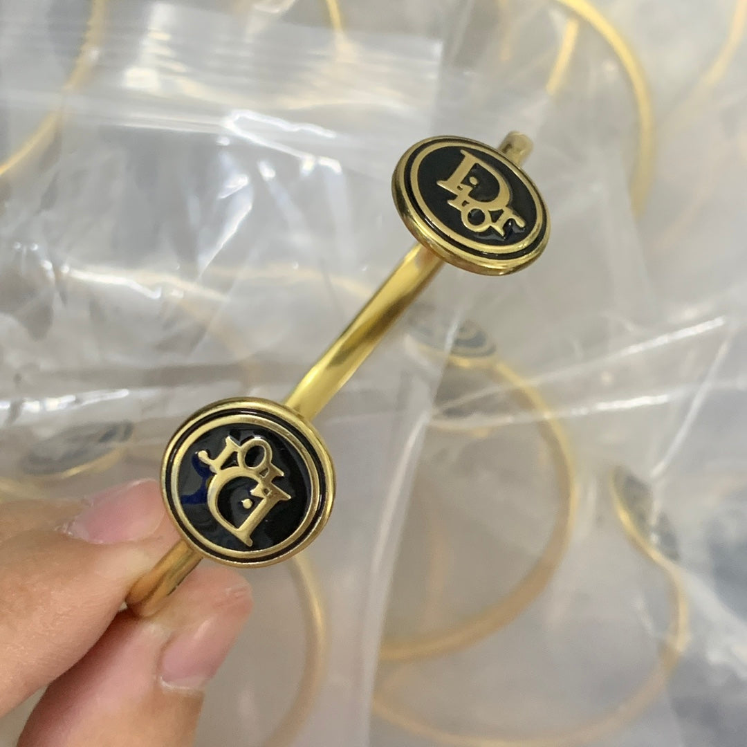 15QVD28K  Popular Bracelets