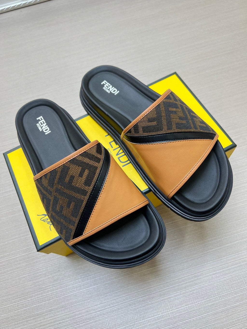 5LF223Z Popular Slippers