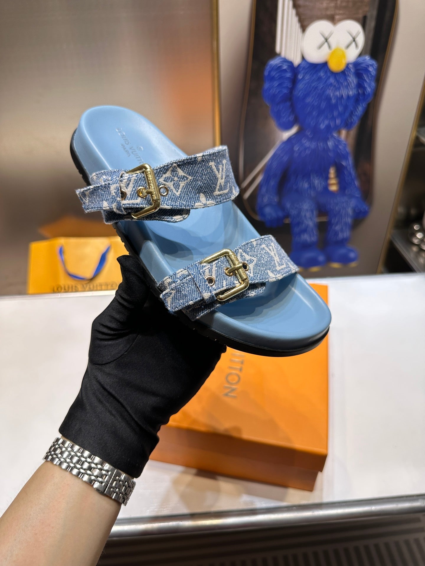 14E10Z Popular sandals