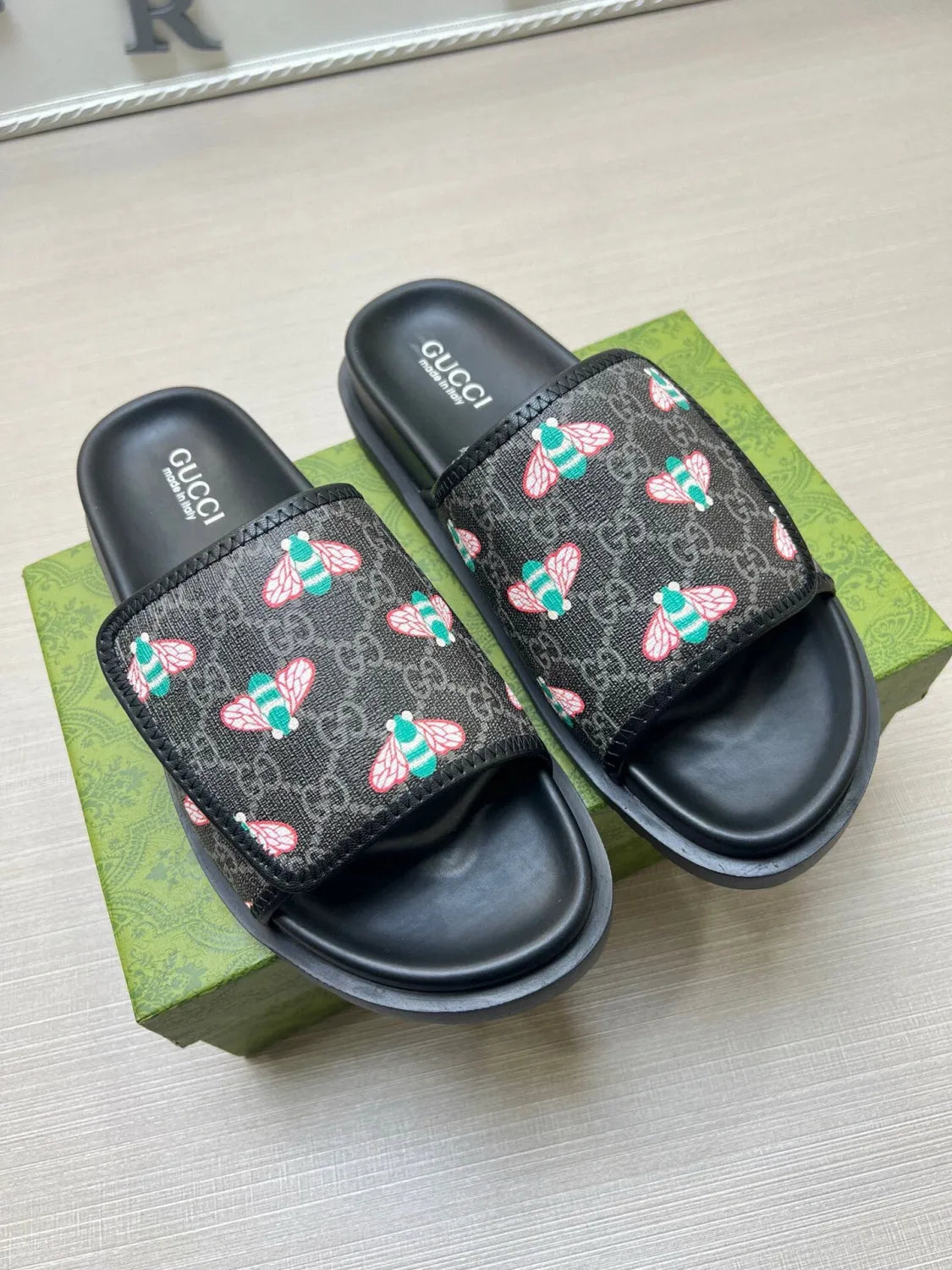 5WB240Z Popular Slippers
