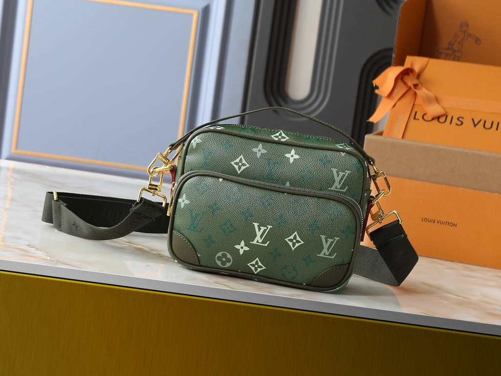 146PE110B Popular leather bag