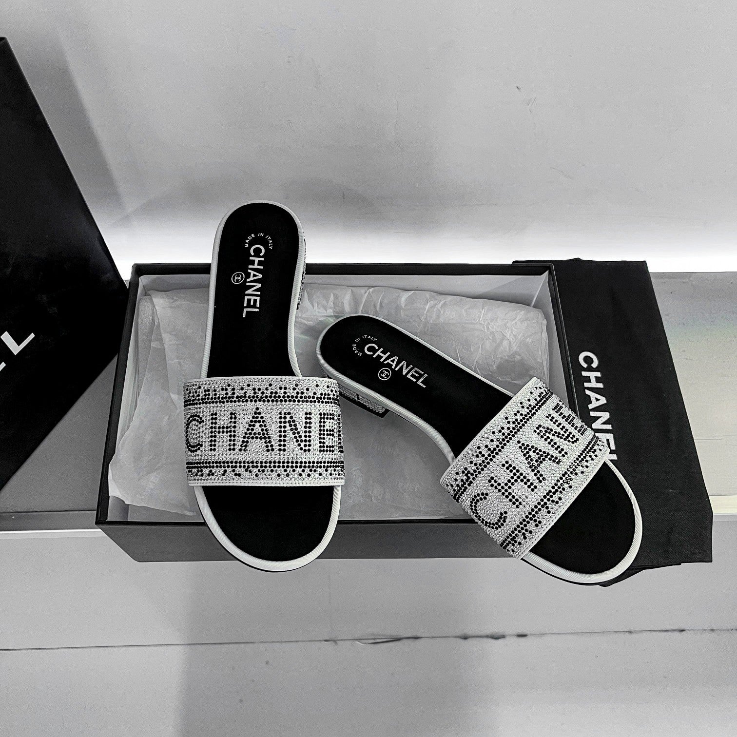 14C57Z Popular sandals