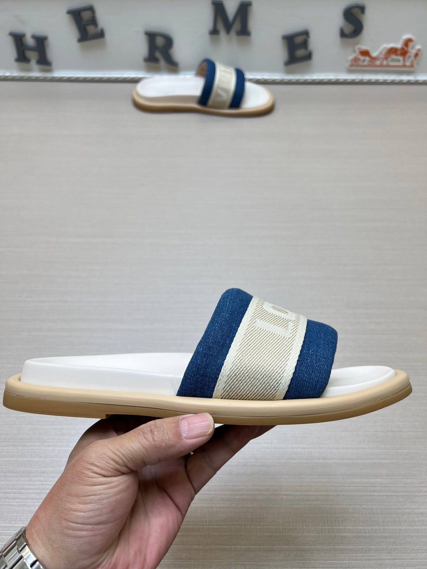 535ZE301Z Popular Slippers