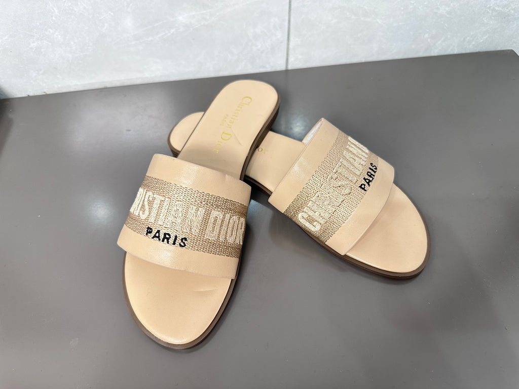 14D32Z Popular slippers