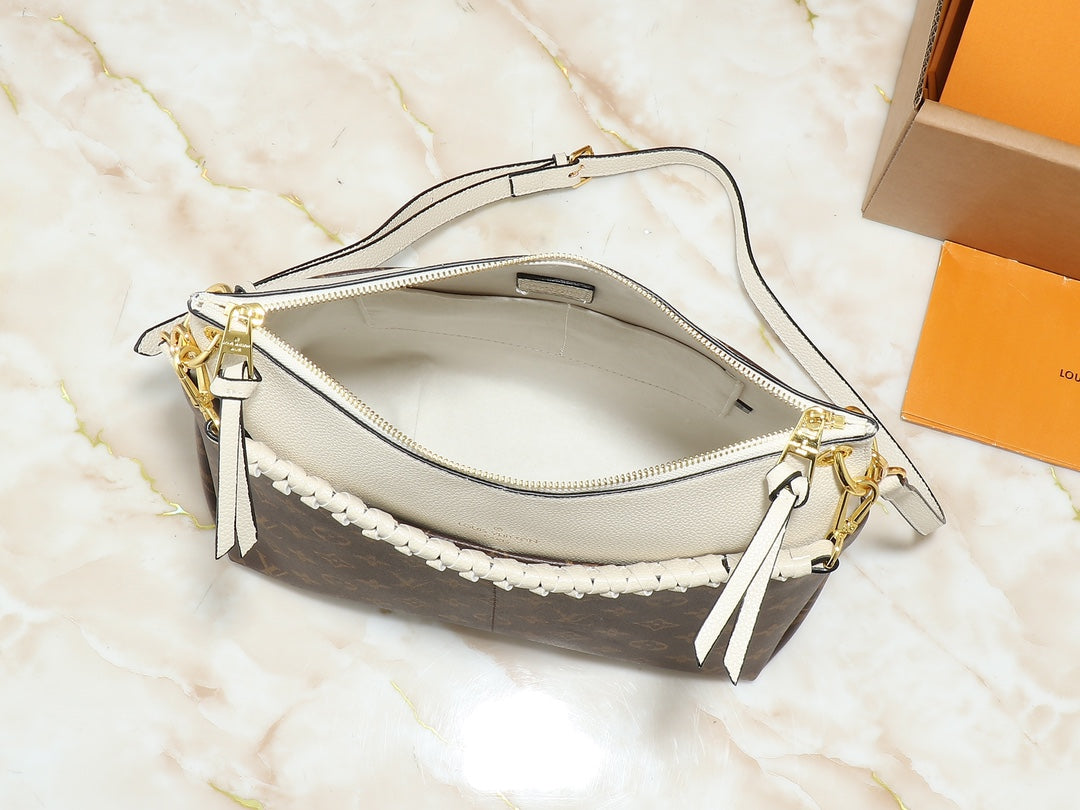 1WE115B Popular leather bag