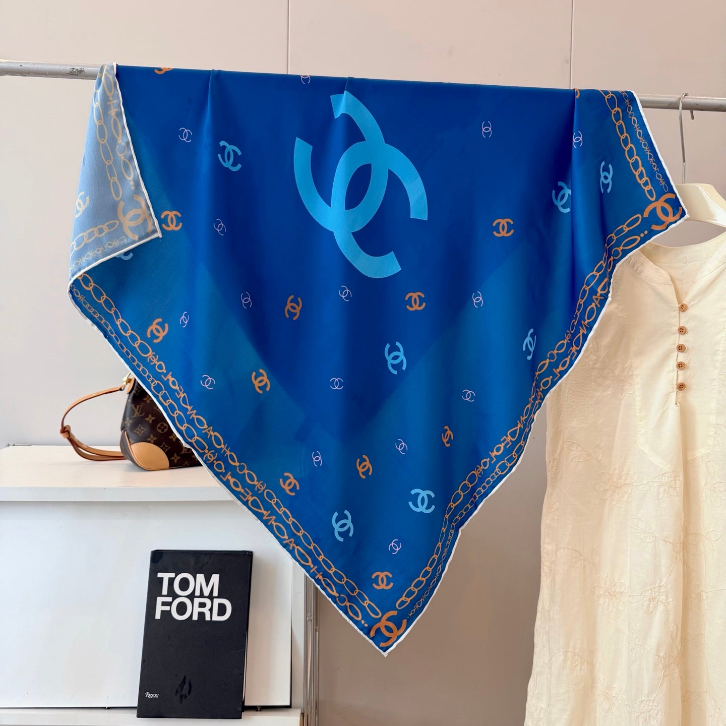 146N10W Popular Silk Scarve