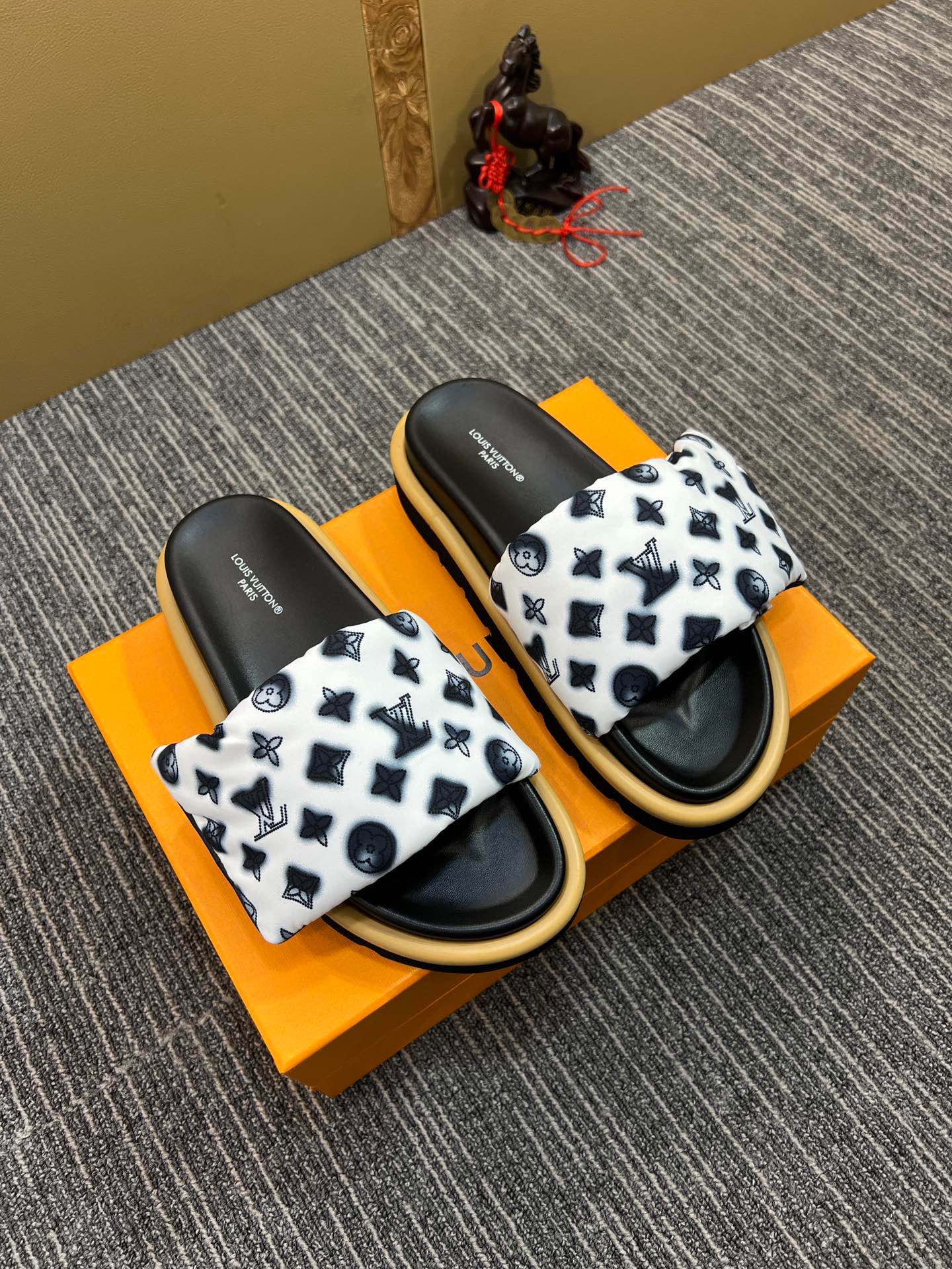 5XE118Z Popular leather quality Slippers