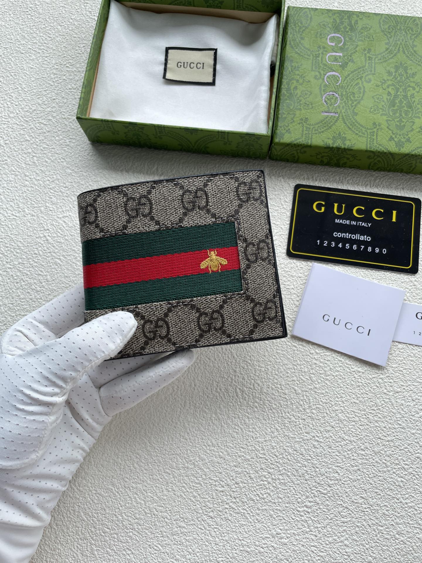 146XB9B Popular leather wallets ( with full packaging )