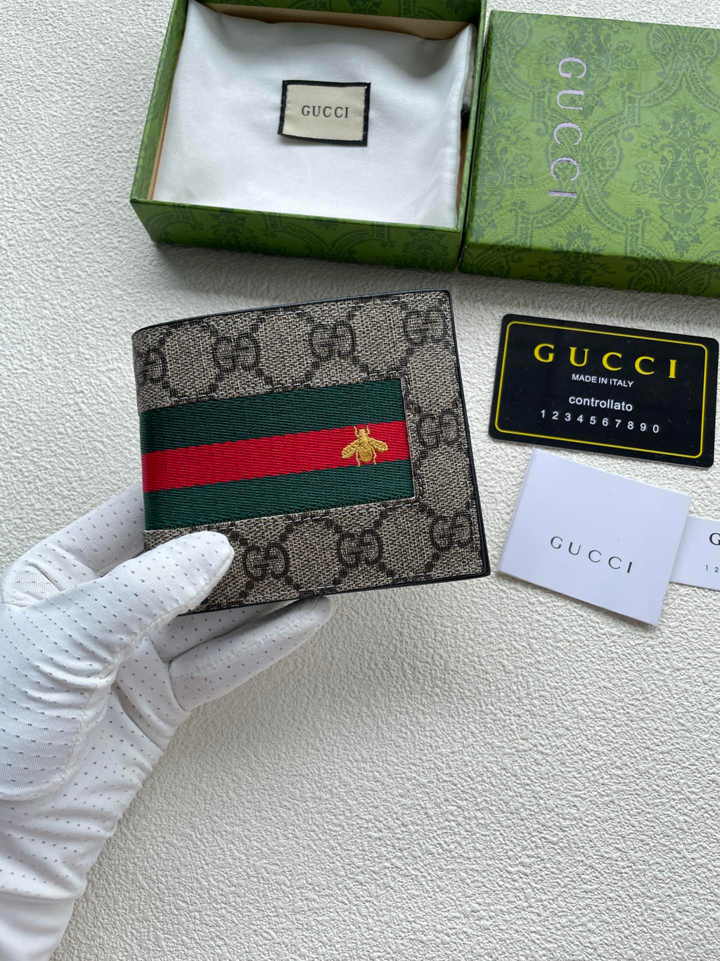 B1X56B9 Popular leather wallets ( with full packaging )