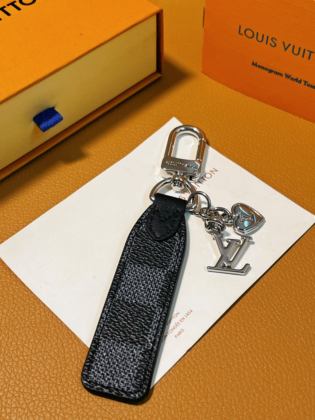 35QE8A Popular bag 's charms accessories