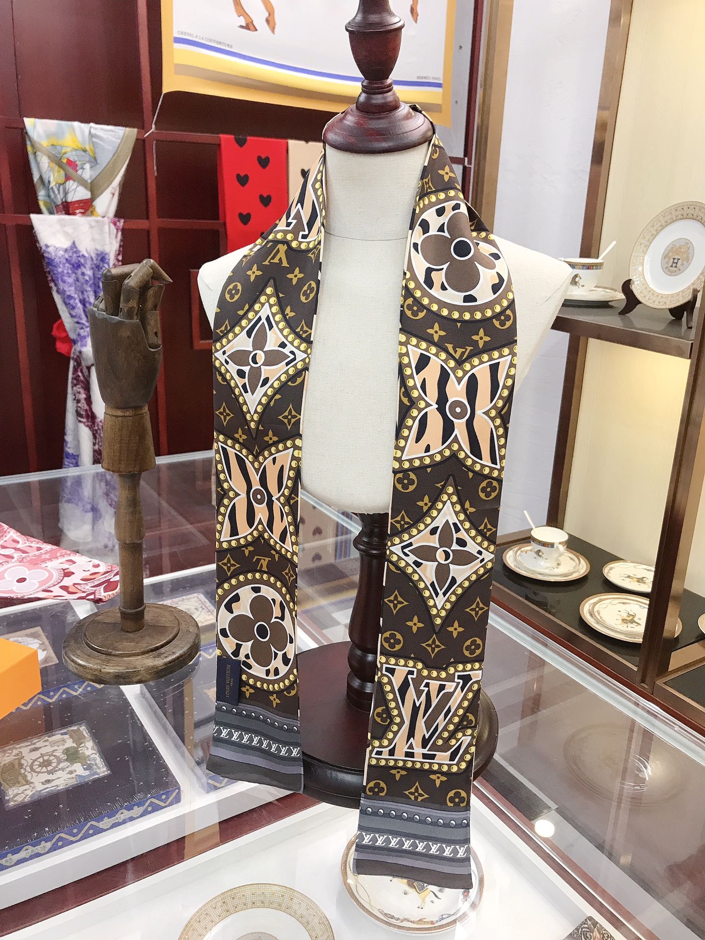 1ZE178W Popular Silk Scarve