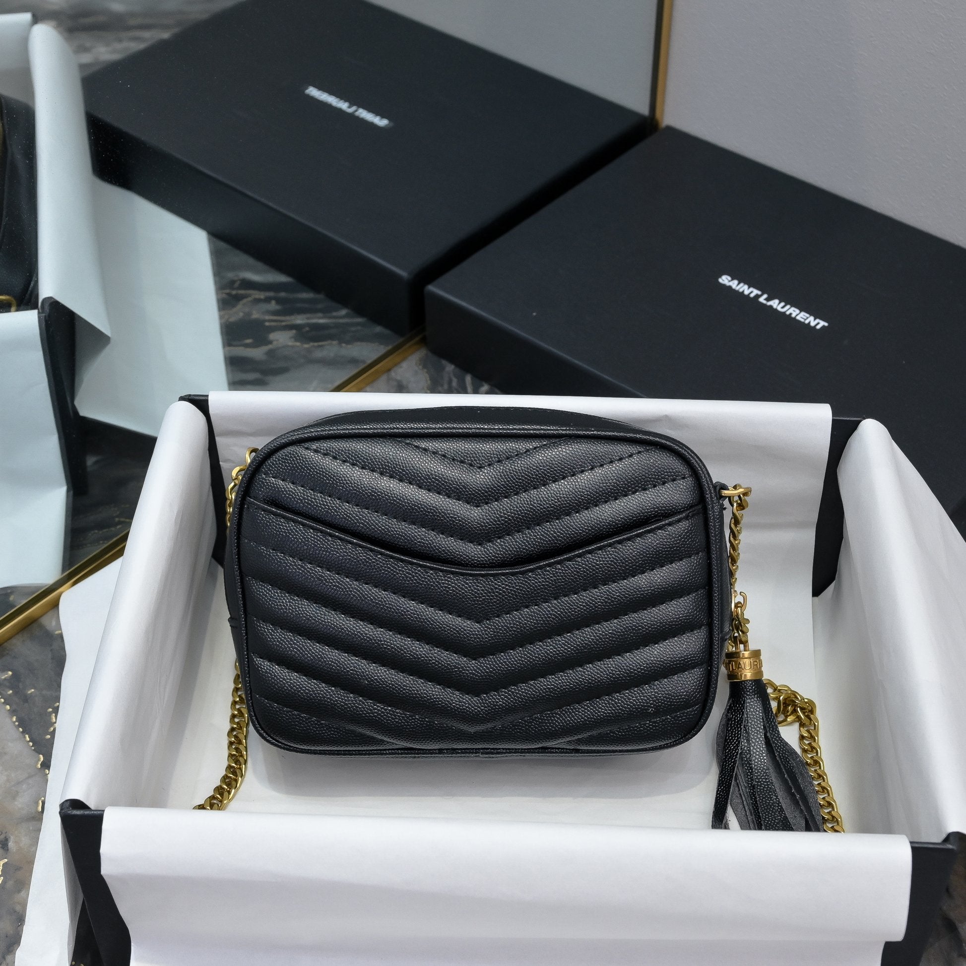 B1R46SL5  Popular leather bags