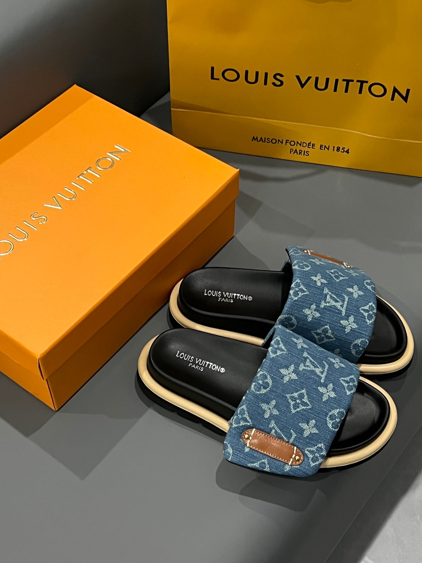 14E73Z Popular Slippers