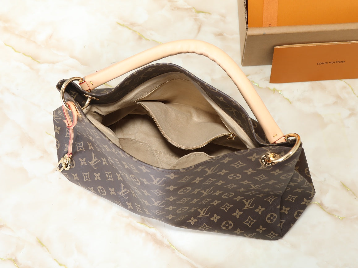 146PE65B Popular leather bag