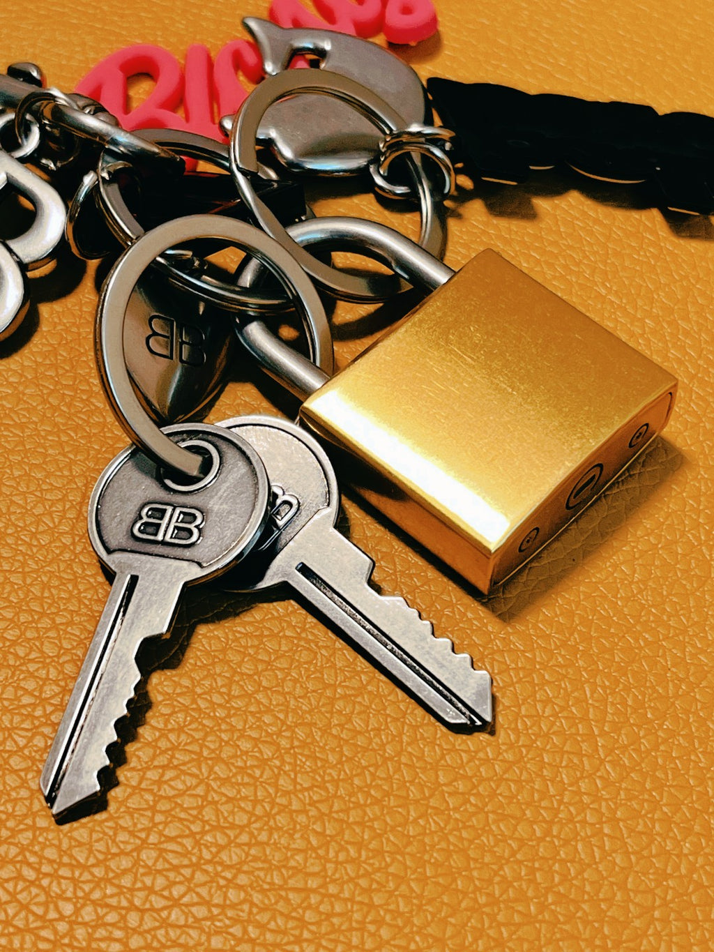 14J62A  Popular Keychains