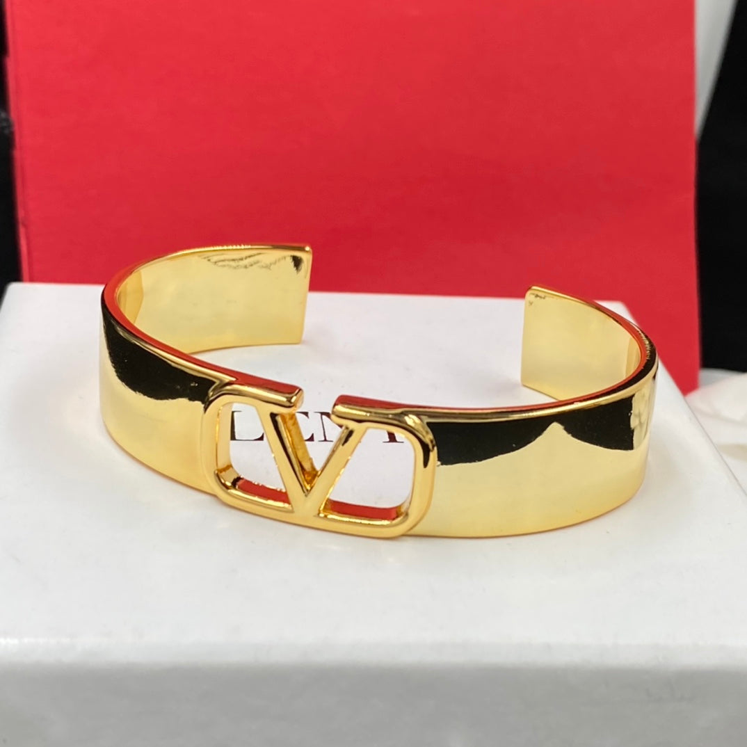 1XVL437K  Popular bracelet