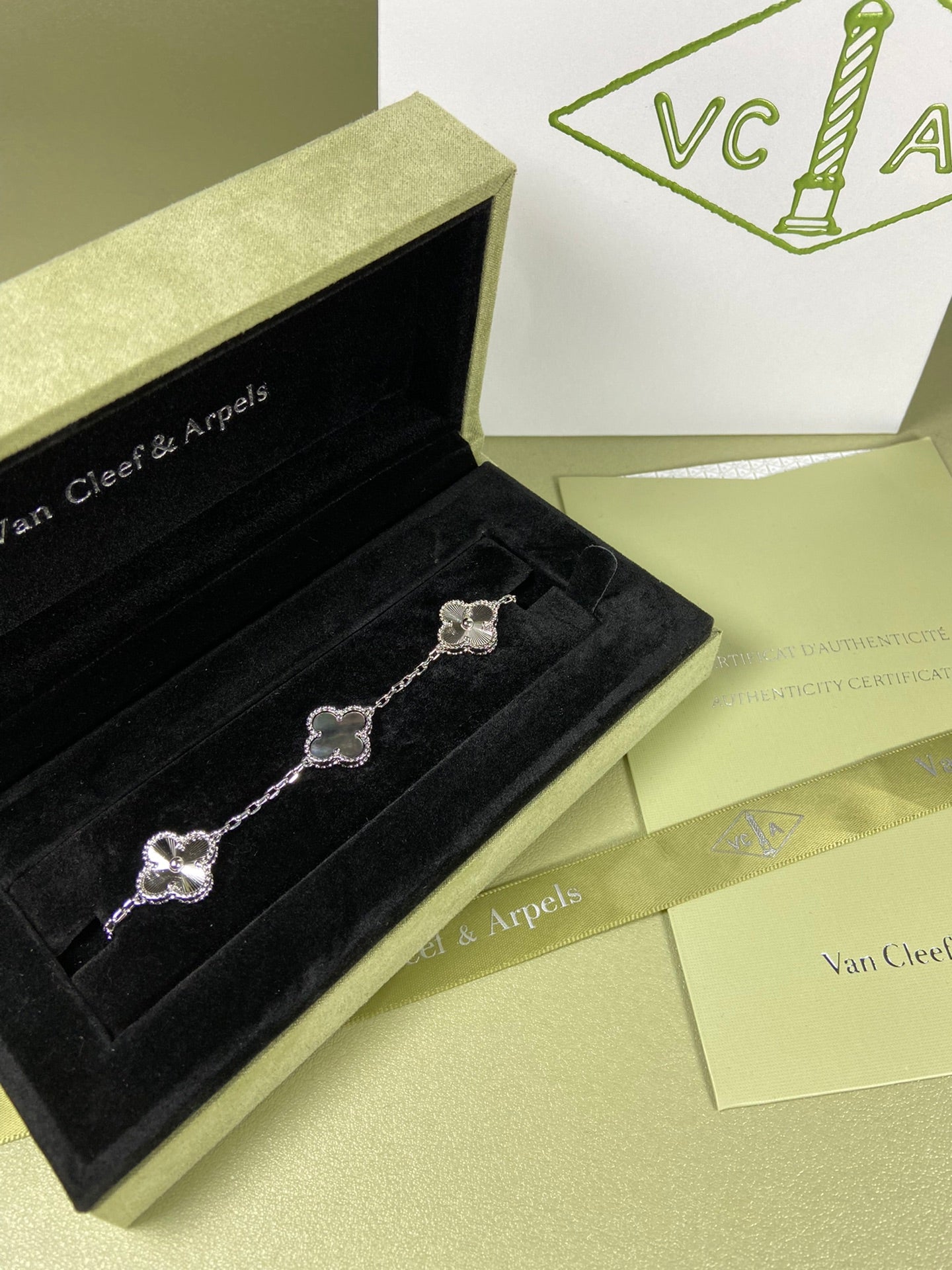 5XVA181K  Popular bracelets  5 flowers normal size1.5cm flower