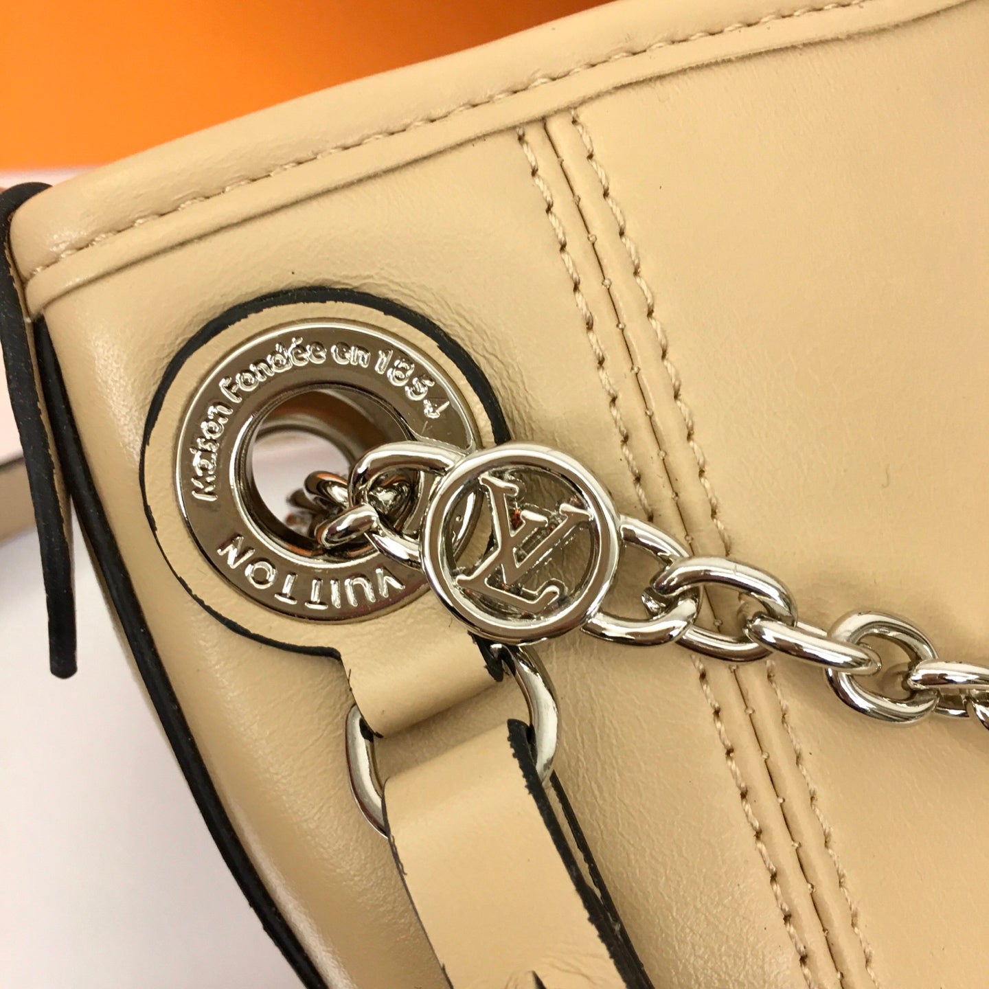 1WE113B Popular  leather bag