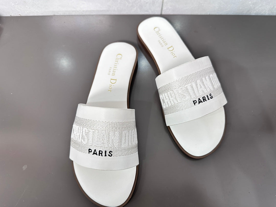 14D32Z Popular slippers