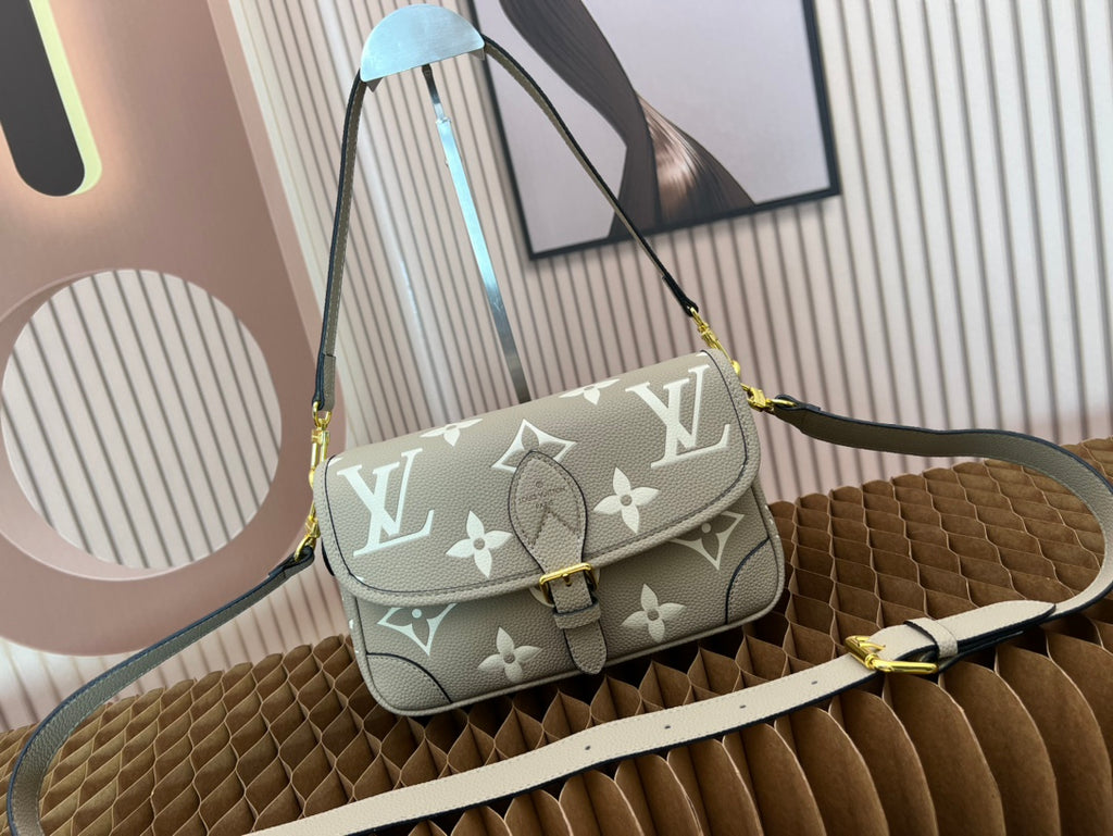 2XE028B Popular leather bag 