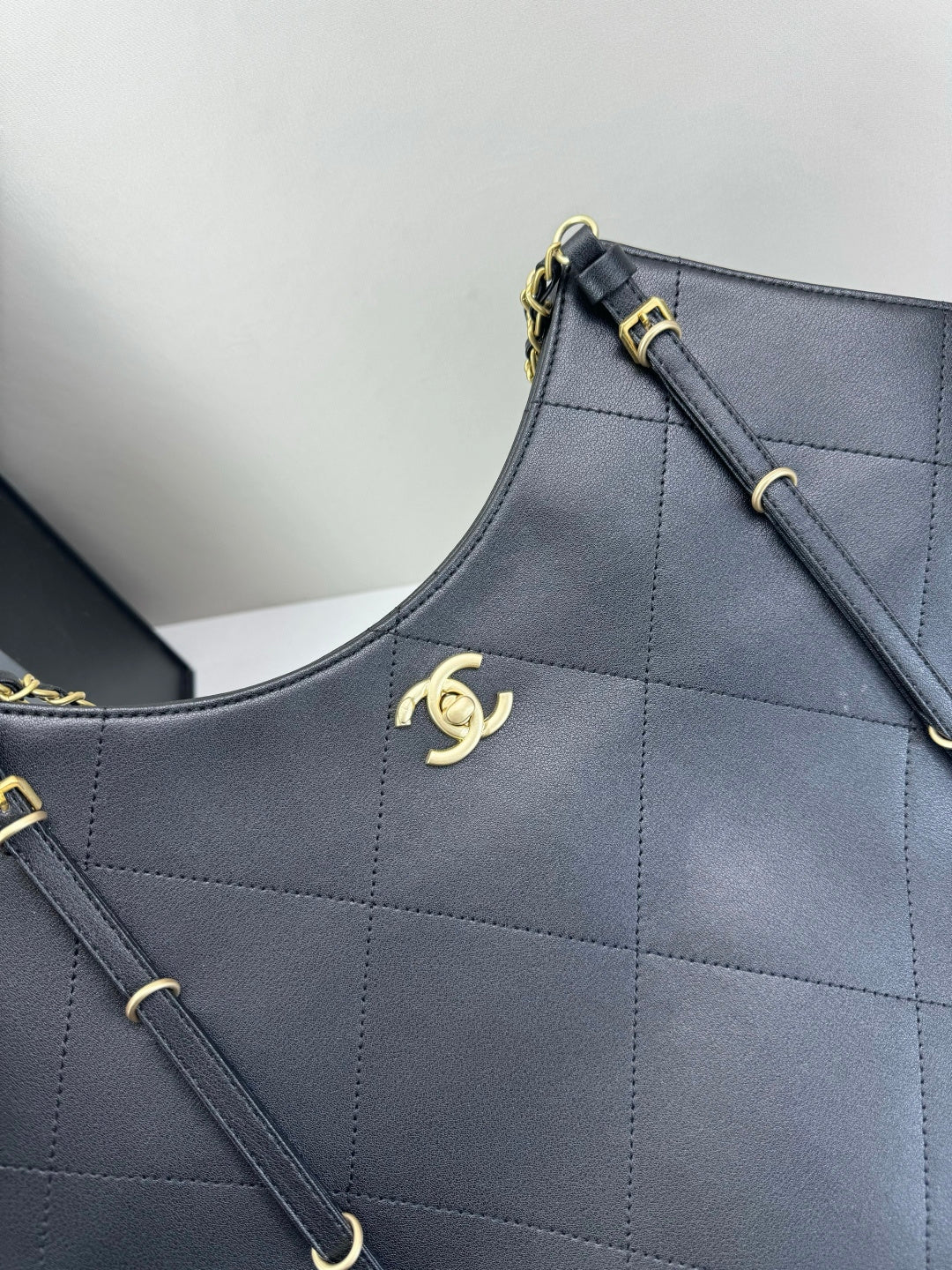 146PC11B Popular leather bag