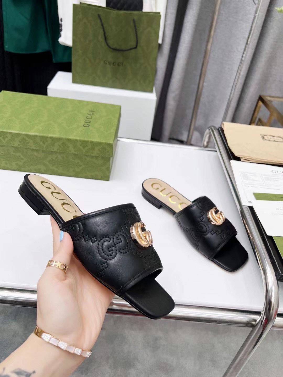 Z2X66B49 Popular high-quality leather slippers