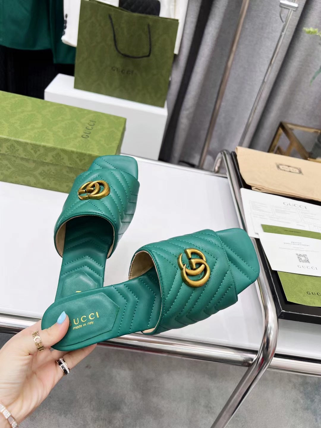 Z2X66B48 Popular high-quality leather slippers