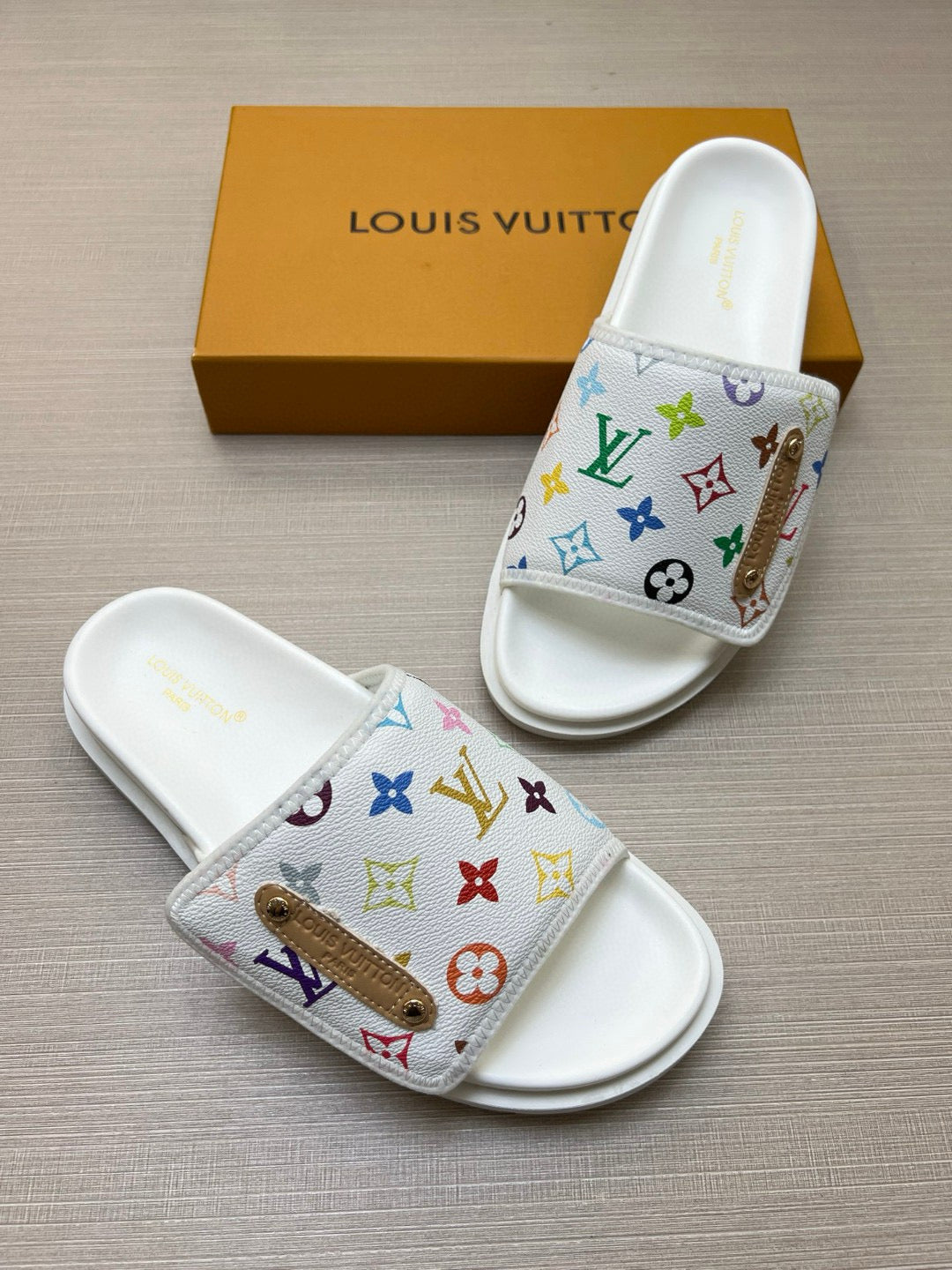 575NE6Z  Popular Slippers