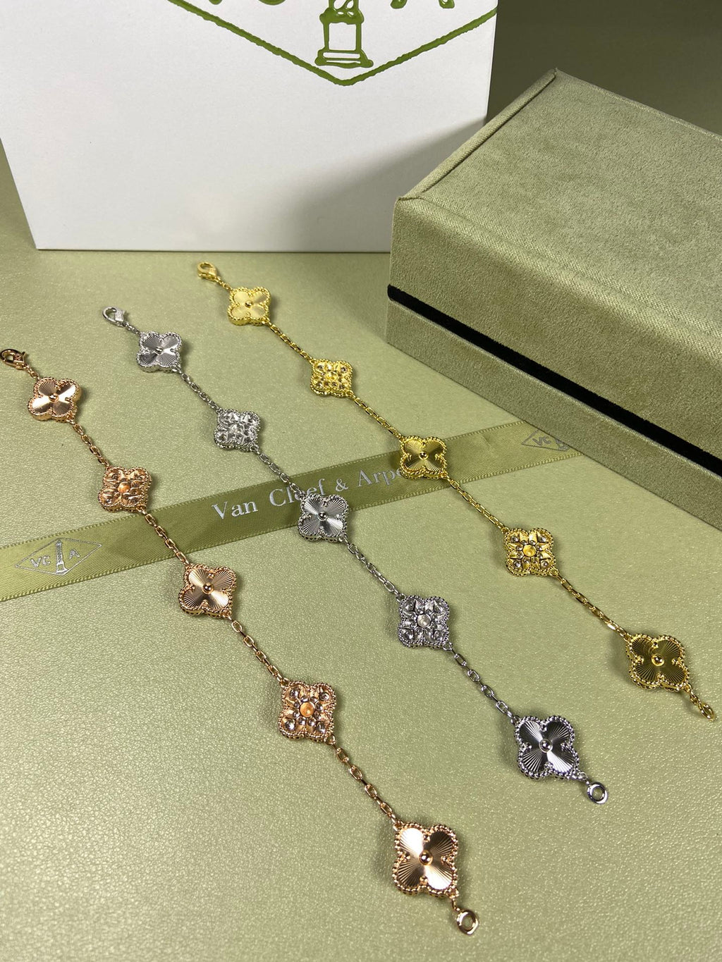 5XVA181K  Popular bracelets  5 flowers normal size1.5cm flower