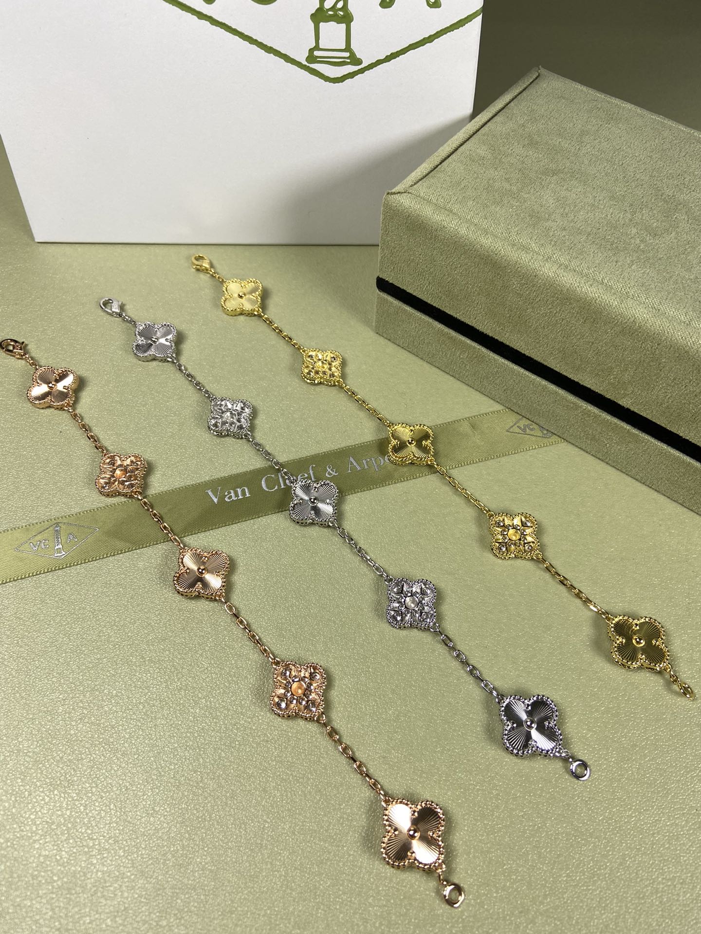 5XVA181K  Popular bracelets  5 flowers normal size1.5cm flower