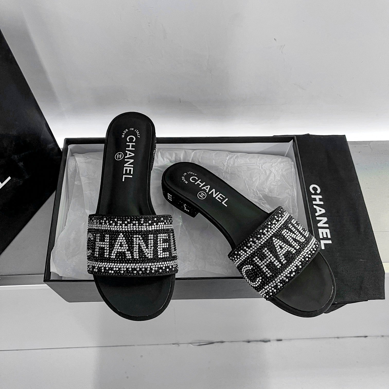 14C57Z Popular sandals