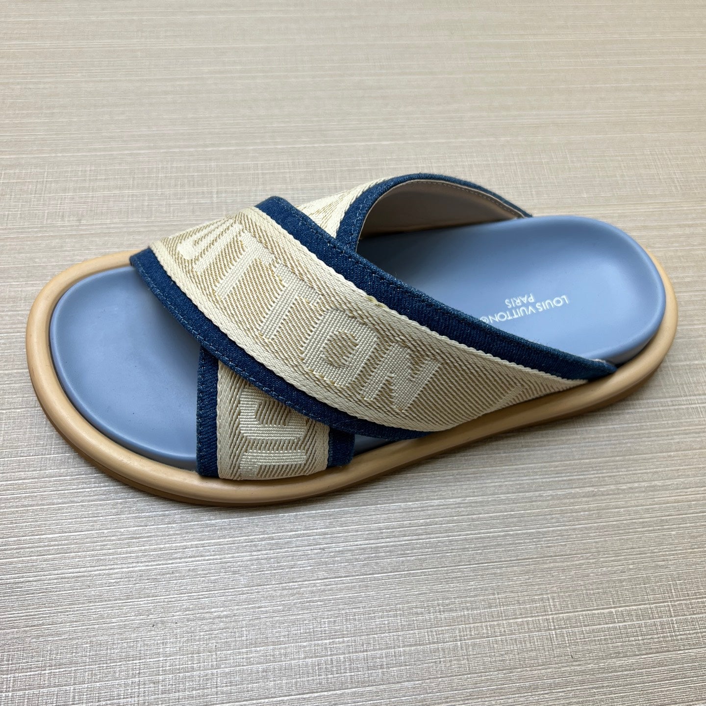 535ZE272Z Popular Slippers