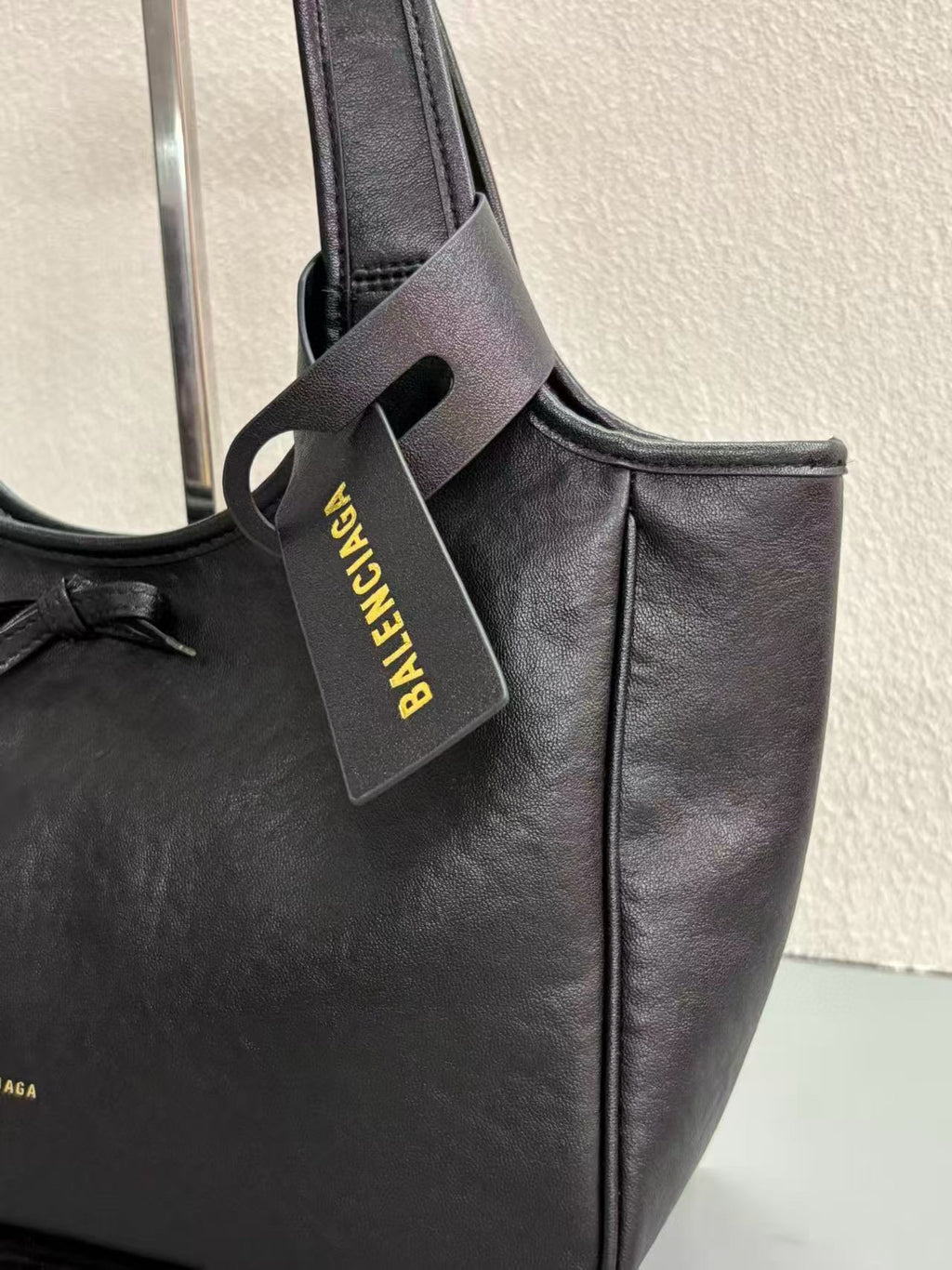 B1P46J143 Popular leather bags