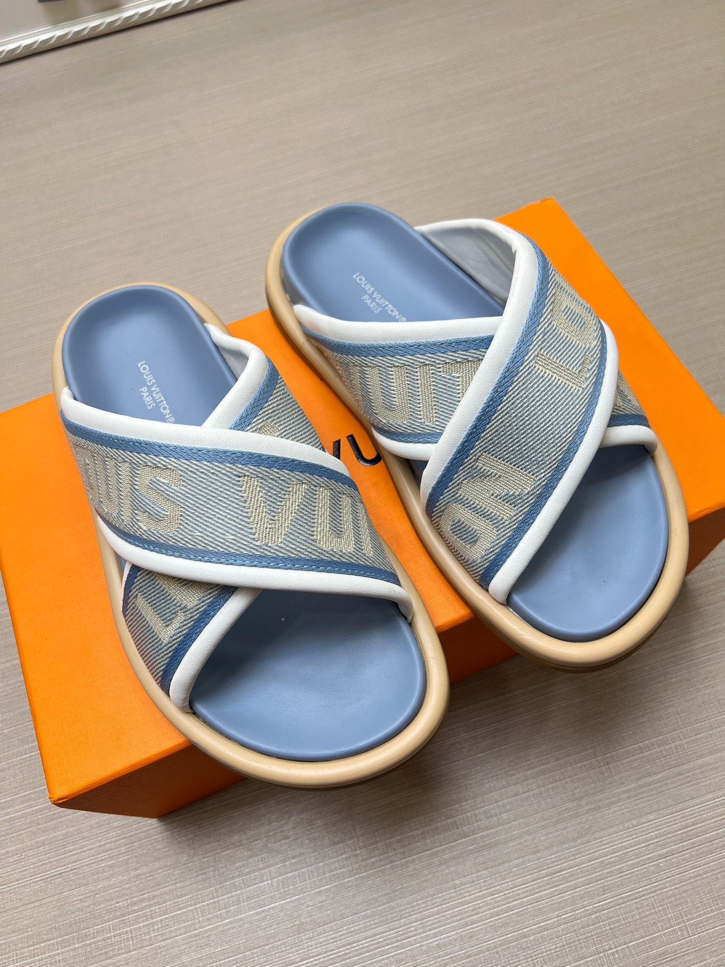 535ZE270Z Popular Slippers
