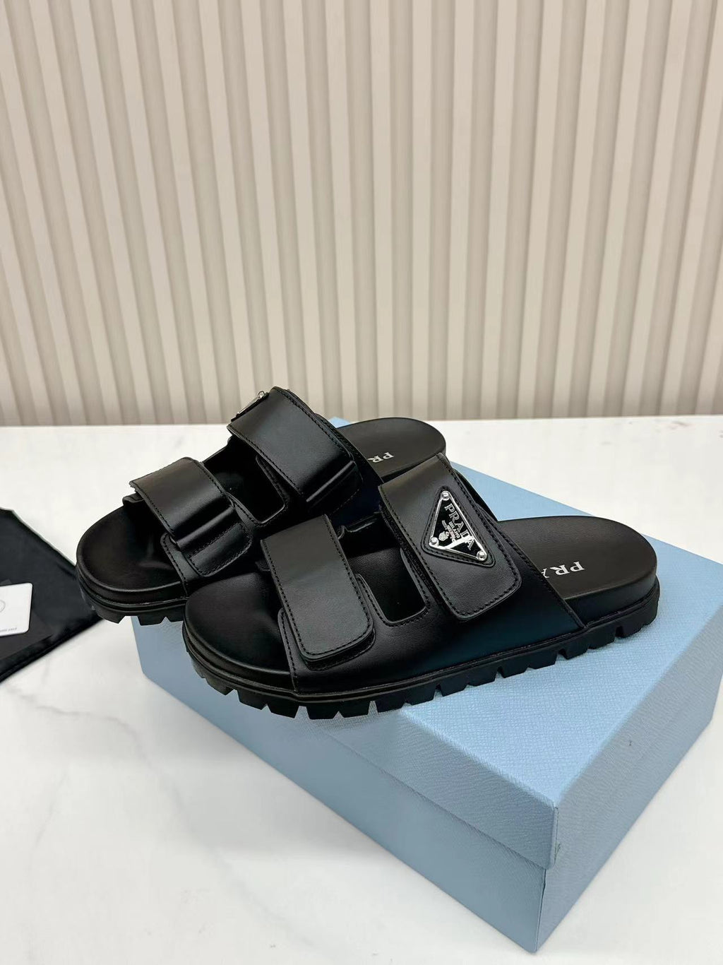 14PD26Z Popular sandals