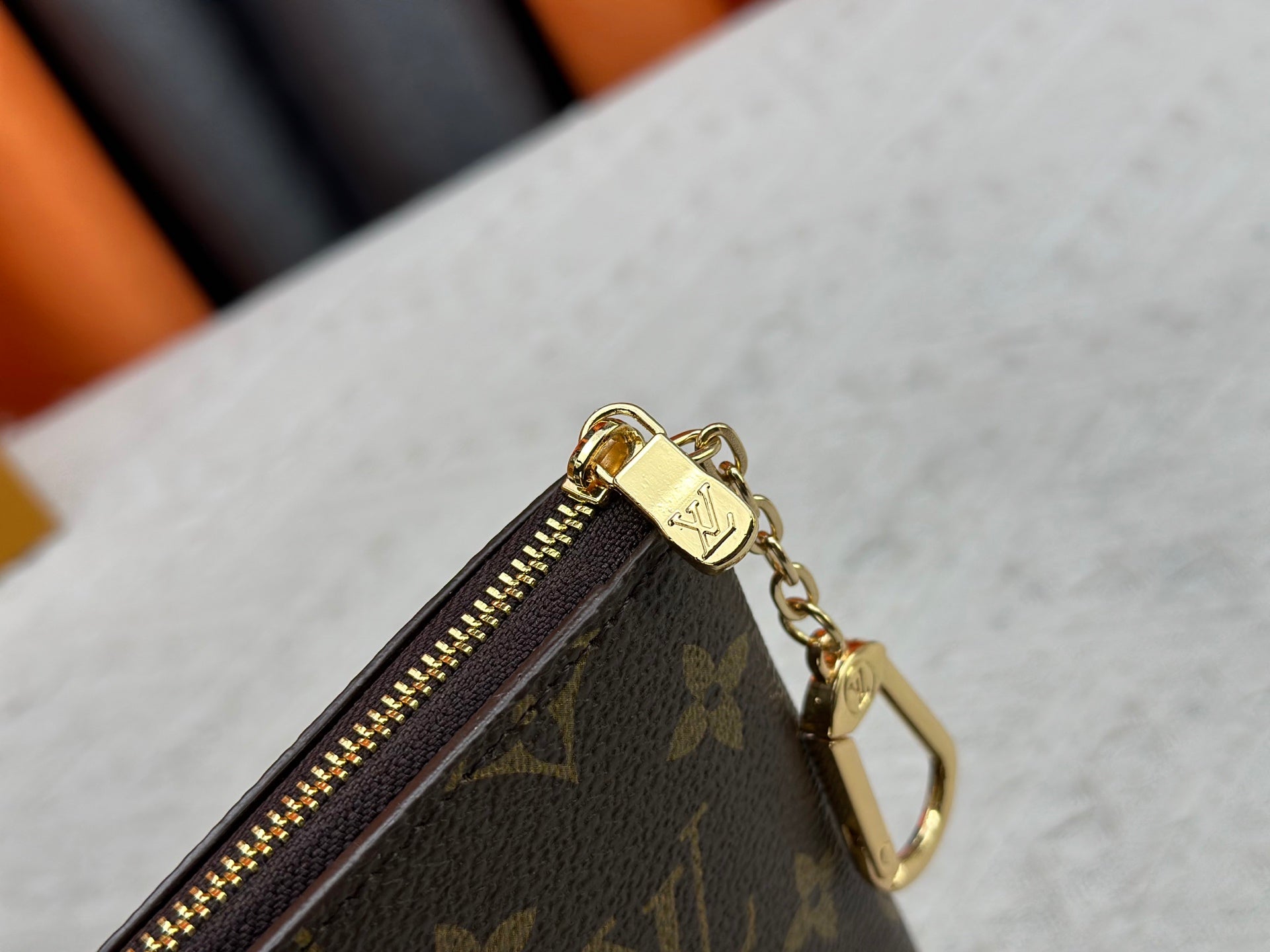 195NE10B Popular   Wallets