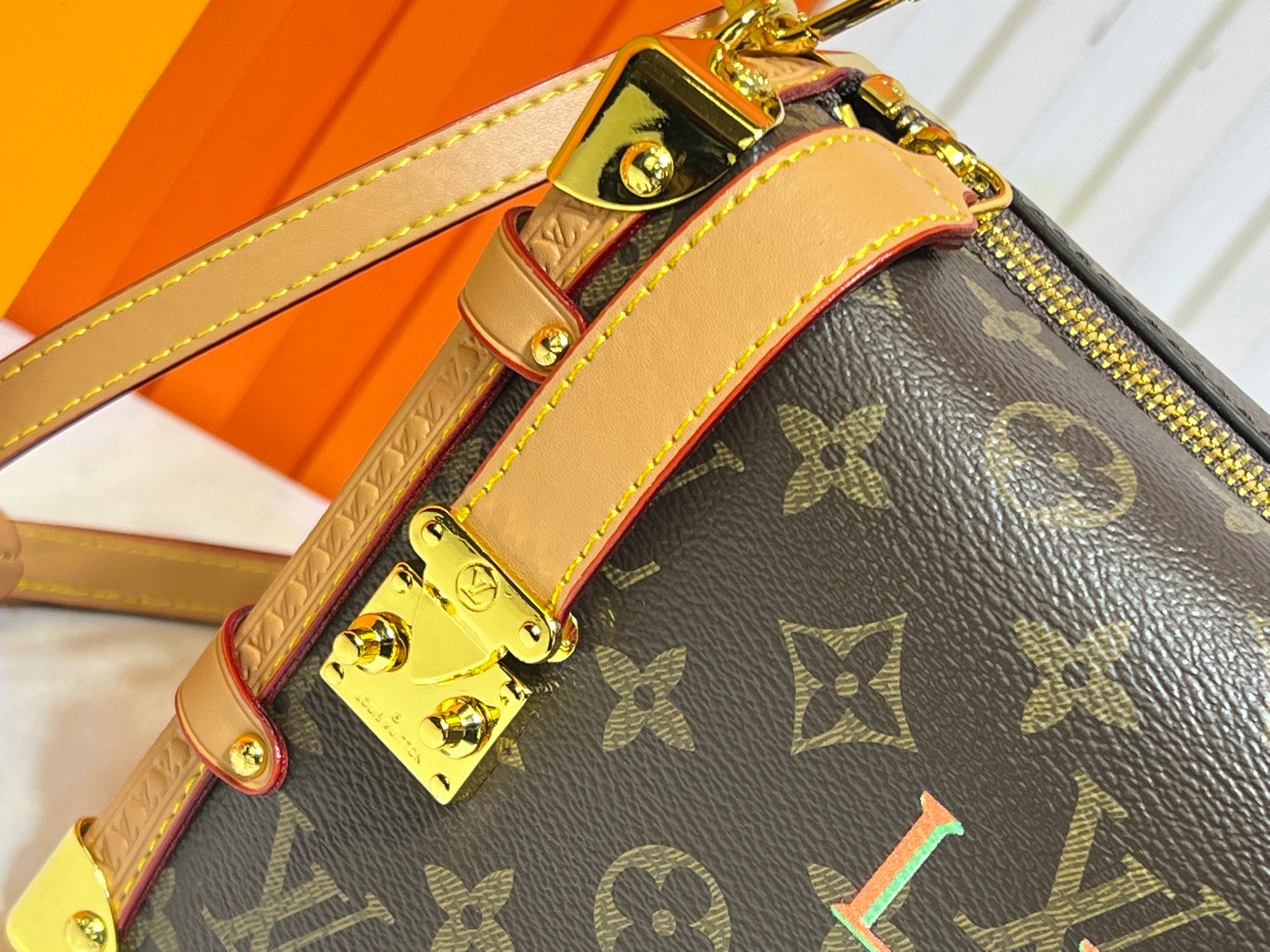 155NE19B Popular leather bag
