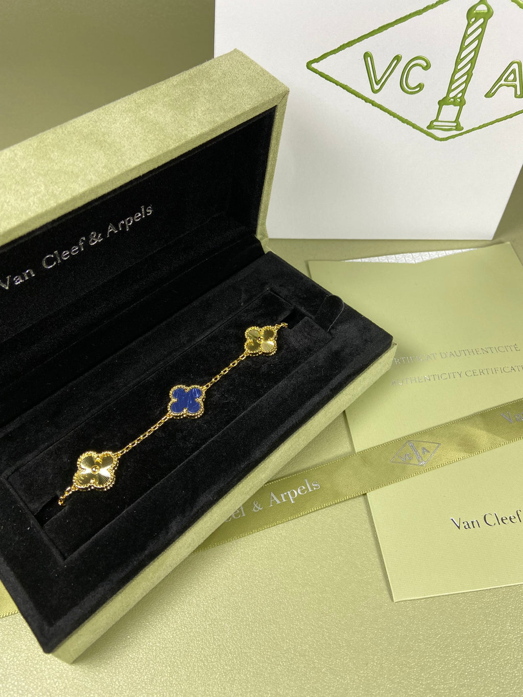 5XVA181K  Popular bracelets  5 flowers normal size1.5cm flower