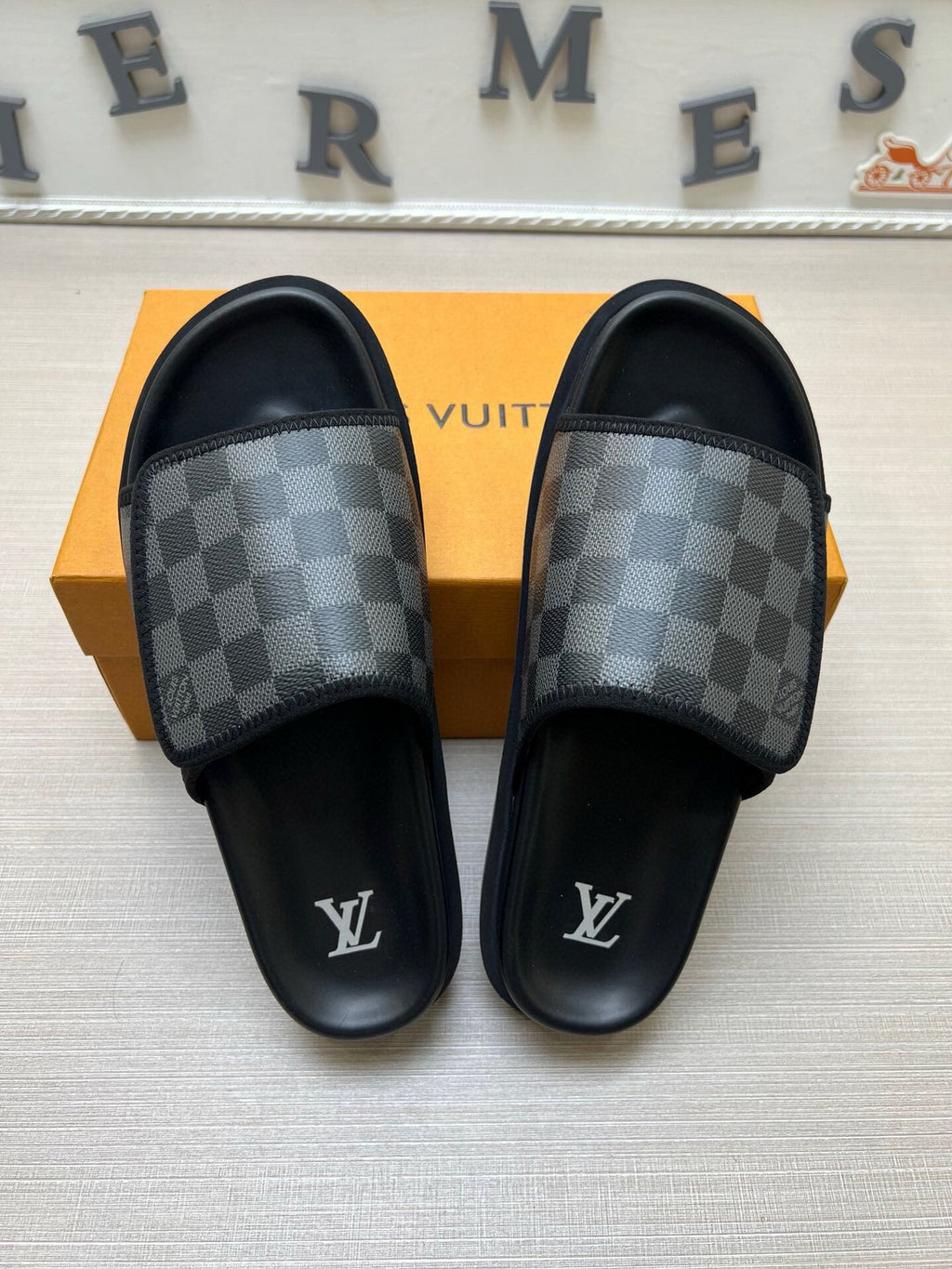 5WE245Z Popular Slippers