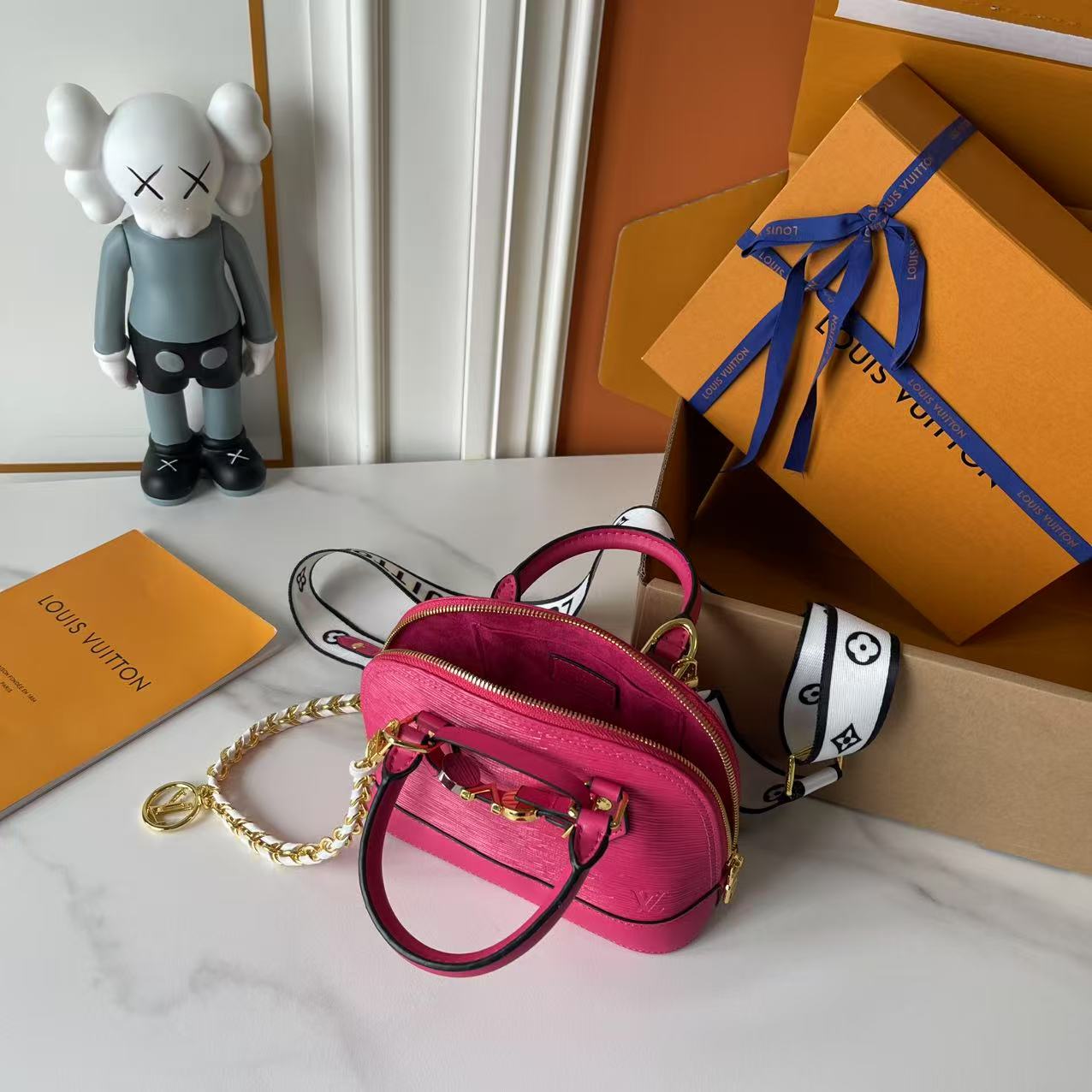 146PE95B Popular leather bag
