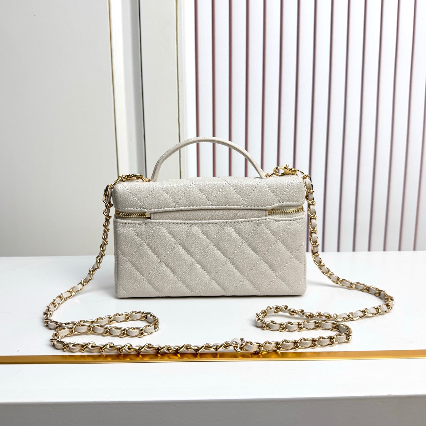 B1X66C19  Popular leather bag