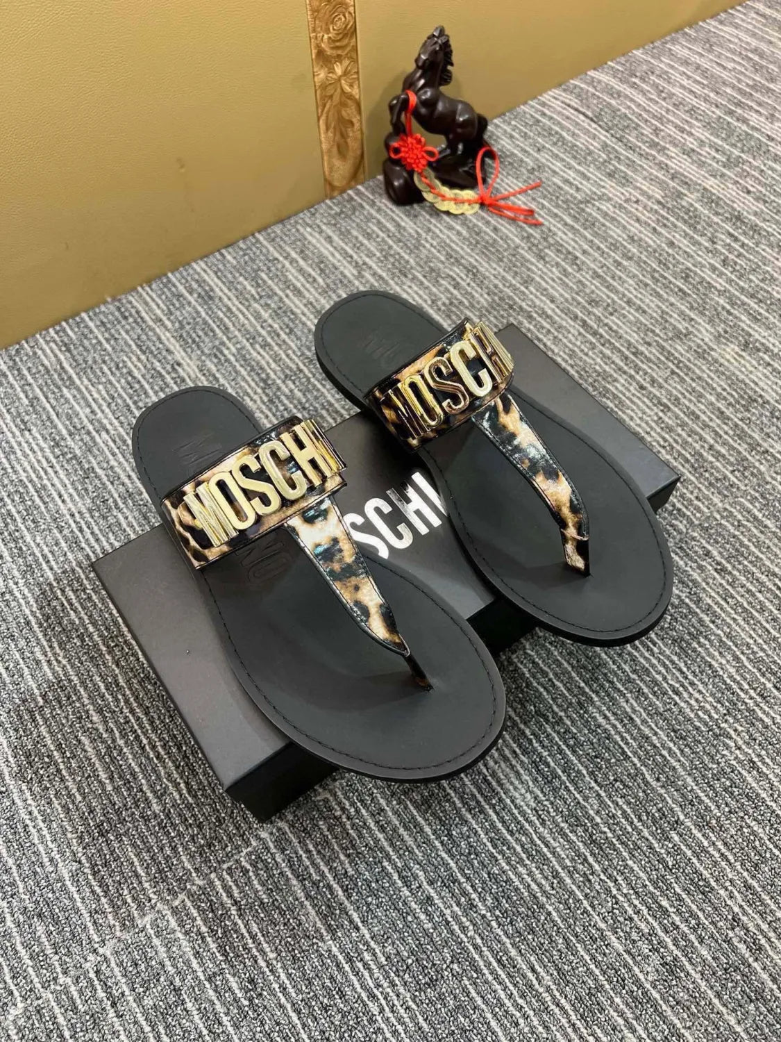 54A118Z Popular slippers