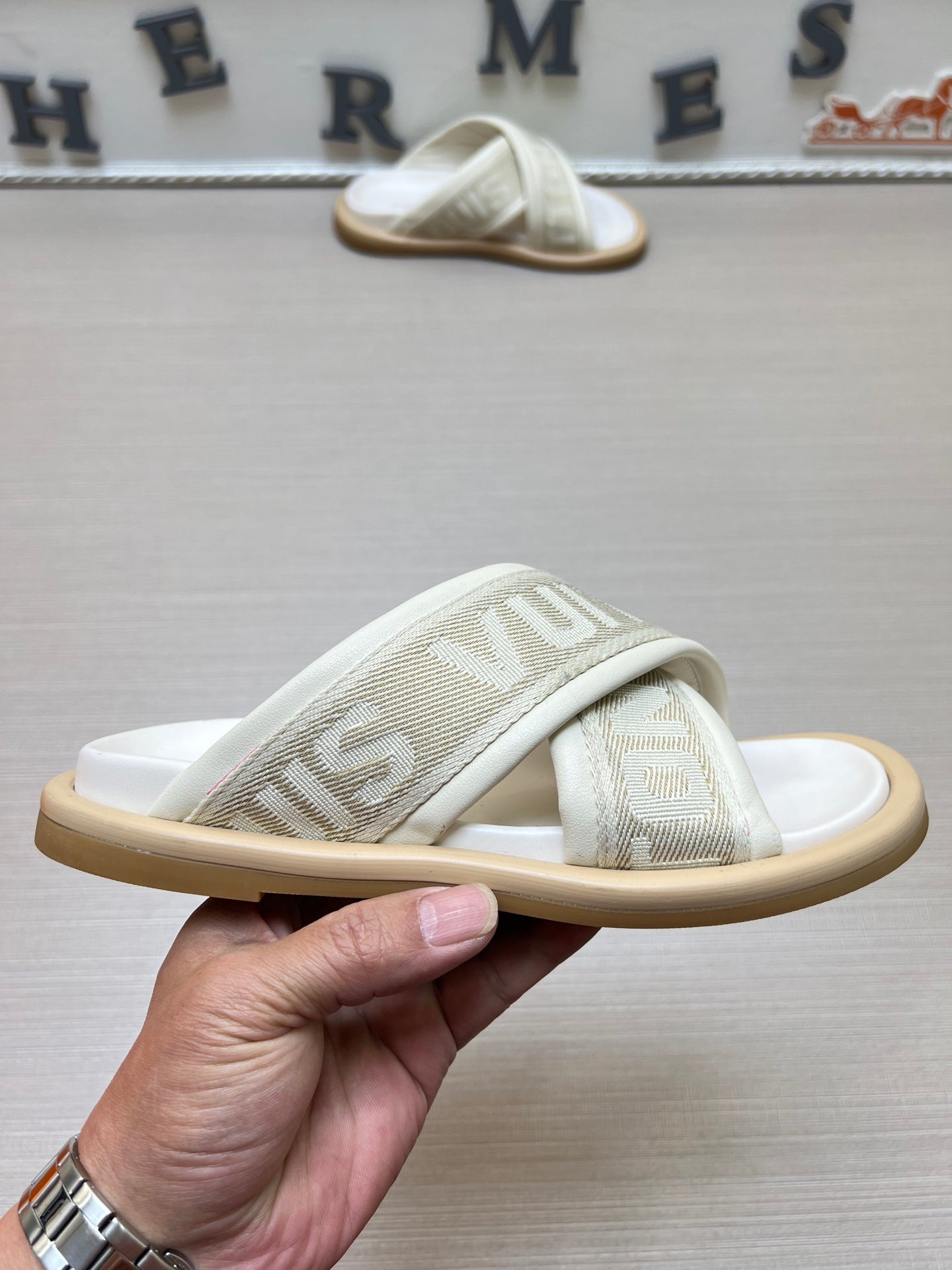 535ZE271Z Popular Slippers